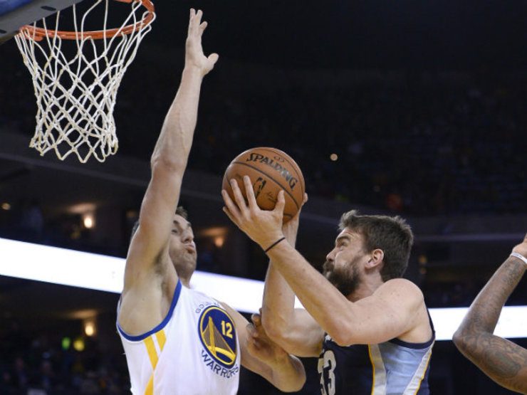 Warriors’ Bogut out indefinitely with knee injury