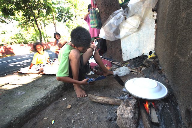 ‘Record-low’ number of Filipino families who consider themselves poor in Q1 2019