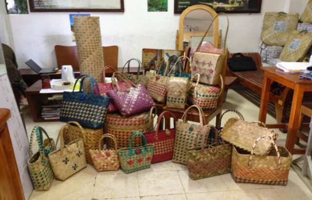 BAYONG BONANZA. Bayong bags in different styles and colors 
