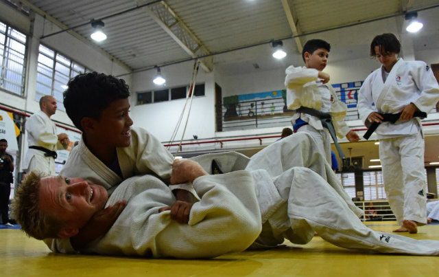 Paralympians, poor Rio kids teach each other about overcoming limits