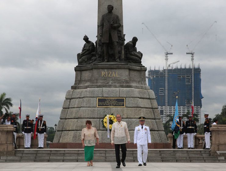 'NATIONAL PHOTOBOMBER.' The Torre de Manila is seen behind the Rizal Shrine during the commemoration of Rizal Day in December 2014. File photo by Benhur Arcayan/Malacañang Photo Bureau
