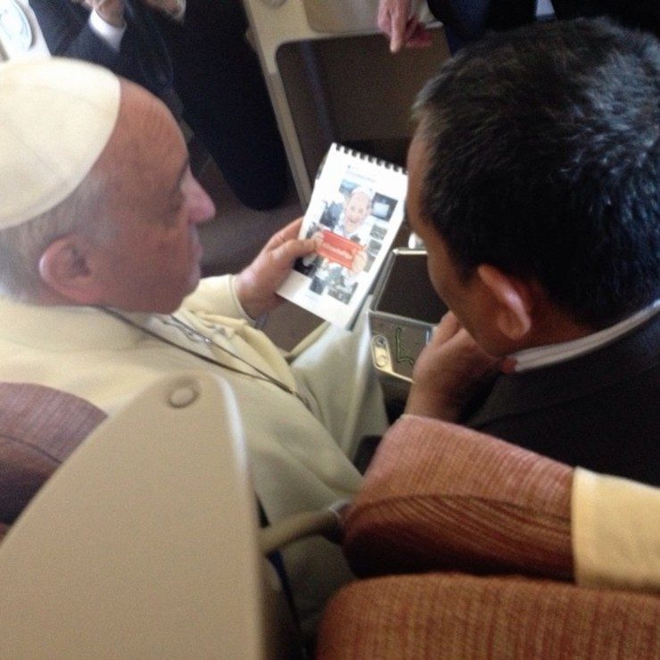 Social media gift for Pope Francis: #ShowThePope photos