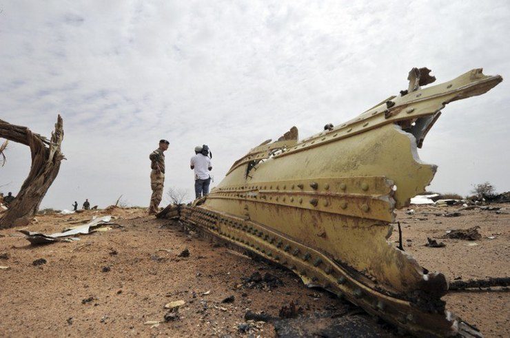 Investigators scour through debris at Air Algerie crash site