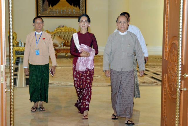 Suu Kyi holds ‘warm’ talks with Myanmar president on power shift