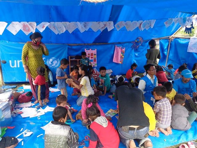 HELPING VICTIMS. UNICEF staff tend to children affected by the earthquake in child-friendly tents. Photo from UNICEF Nepal   