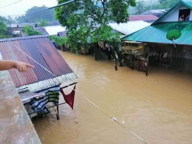 ISOLATED VILLAGE. Barangay Tarabucan n Calbayog, Samar, is completely flooded. Photo courtesy of Mark Icawat 