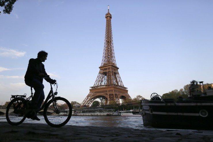 France eyes deficit well below EU limits by 2017