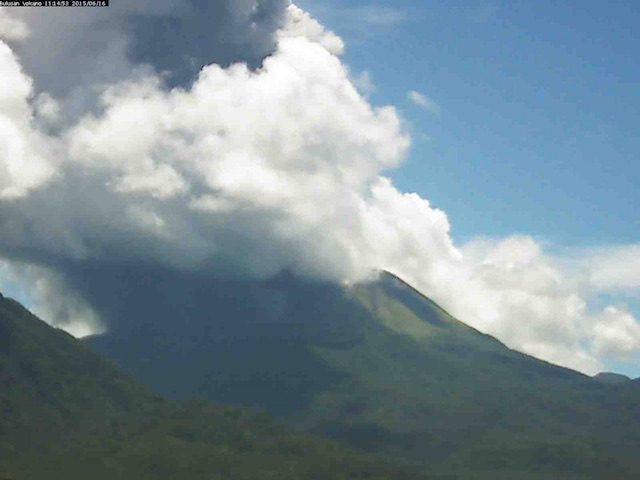 Mount Bulusan spews ash