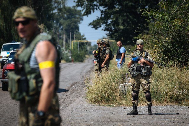 Ukraine and rebels hope to pull back heavy weapons as truce holds