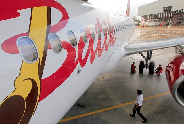 Indonesian plane makes emergency landing after bomb threat