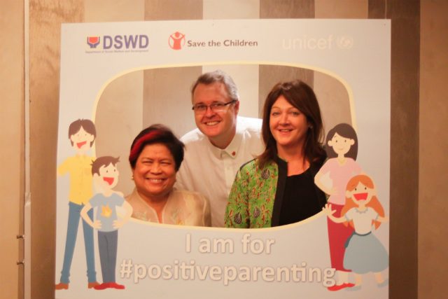 #POSITIVEPARENTING. DSWD partners with Save the Children and UNICEF to promote positive parenting in the Philippines. Photo by Marlly Bondoc/Rappler 
