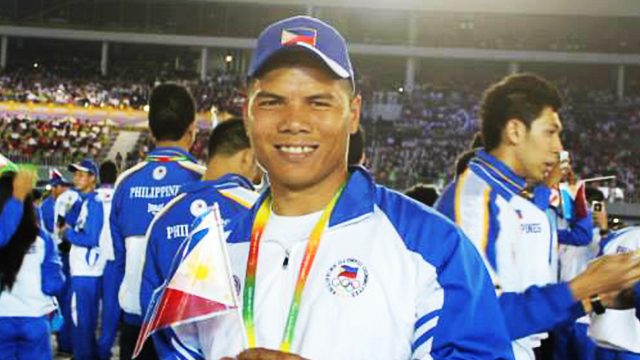 Filipino hammer throw legend Arniel Ferrera bags a bronze