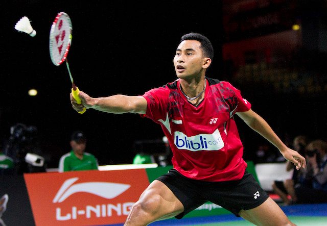 Badminton: Indonesia favorite Sugiarto advances in world championship