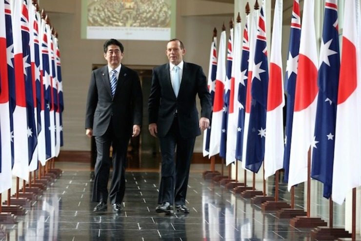 Japan’s Abe declares peace goals in historic Australia visit