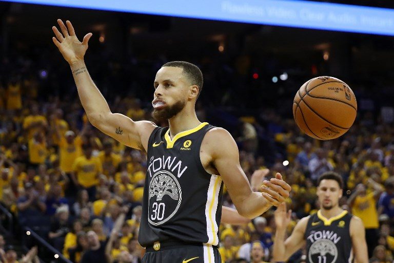 Steph Curry sets NBA Finals record as Warriors torch Cavaliers in Game 2