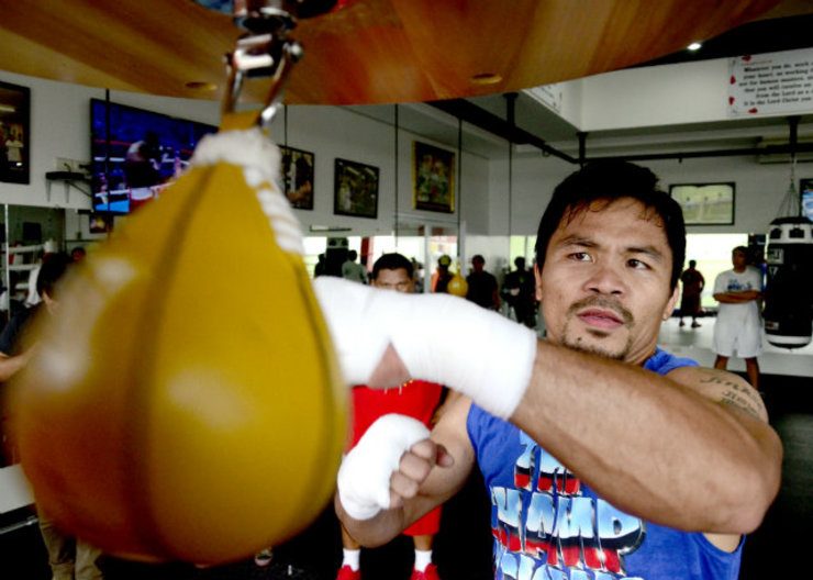 Pacquiao says he ‘easily’ beats Mayweather as Floyd blames Arum for delay