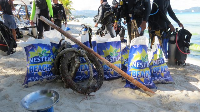 FOUND TREASURES. The coastal trash collected 102 kilos of garbage on a single dive. Photo by Krista Garcia/Rappler 