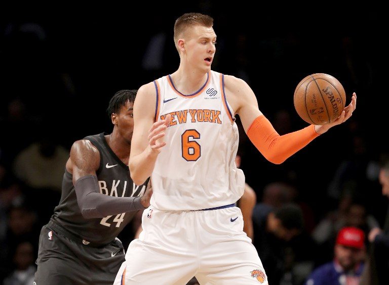 WATCH: Kristaps Porzingis leaves Knicks game with knee pain