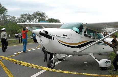 Pesawat menabrak sepeda motor di Papua