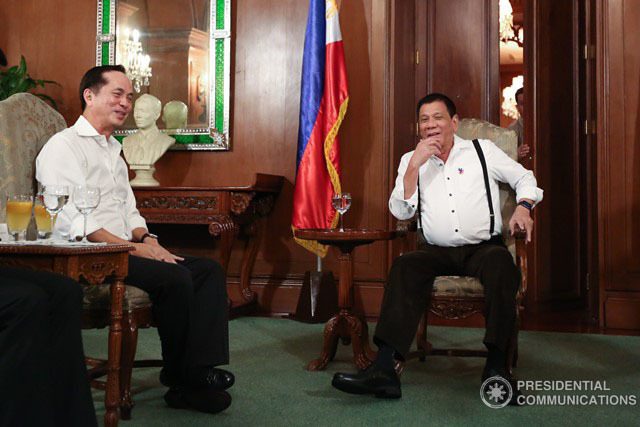 MEDIA MOGUL. President Duterte meets with ABS-CBN chairman emeritus Gabby Lopez in Malacañang. Malacañang file photo 