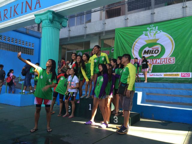 SELFWIE. Winners of the relay from NCR, Luzon and Visayas, pose for a group selfie after their victory