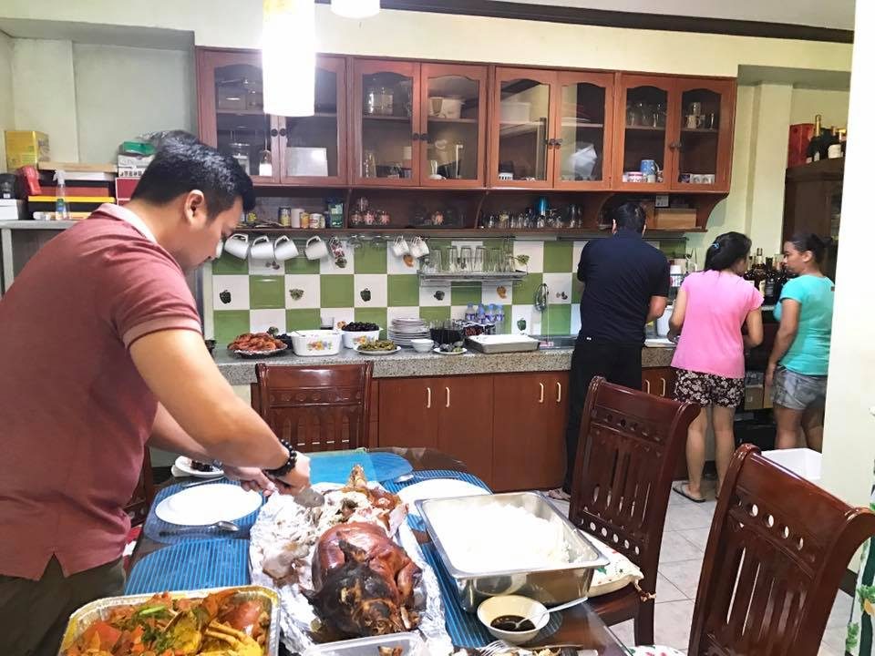 MENU. Duterte and his guests had lechon, crabs, and fish for their noche buena. Photo by Rep Lord Allan Velasco  