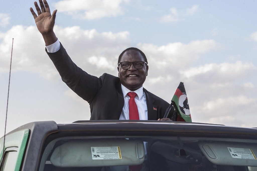 Malawi opposition leader sworn in as new president