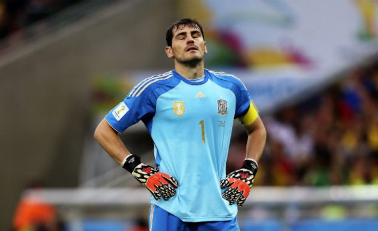 Spain's goalkeeper Iker Casillas drew criticism for giving up 2 goals to Chile. Photo by Antonio Lacerda/EPA