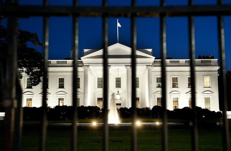 Intruder ran deep into White House – report