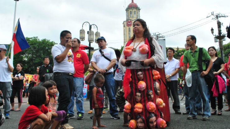 PORK ALLERGIC. Juana Change shows up in her anti-pork barrel costume. Photo by Christelle Delvo/ Rappler