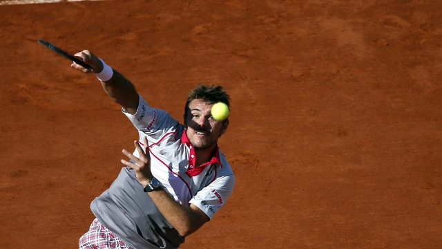 Wawrinka dashes Djokovic dreams, wins French Open