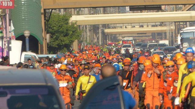 LONG ORANGE LINE. The Rescue March responders along EDSA. Image courtesy RG Rey 
