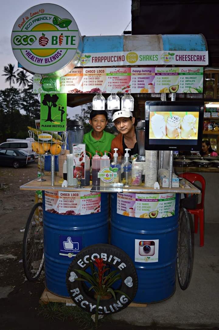 HEALTHY TREAT. They serve malunggay frappe in their mobile cart. 