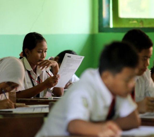 UJIAN NASIONAL. Ilustrasi para siswa tengah mengerjakan ujian sekolah. Foto oleh M. Agung Rajasa/ANTARA 