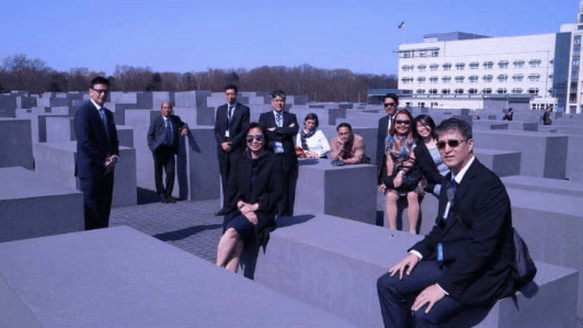 ‘What were they thinking?’: Robredo, LP solons criticized for Holocaust Memorial photo