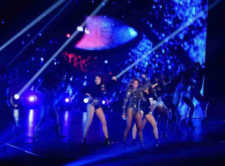 Beyonce’s mega-medley, Miley’s cause: 5 highlights from the MTV VMAs 2014