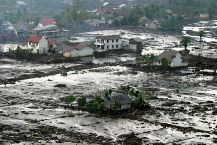 TSUNAMI AFTERMATH. Aerial view of the devastation caused by the Indian Ocean tsunami on the town of Meulaboh in Aceh, taken on January 6, 2005. Photo by Mast Irham/EPA 