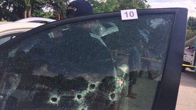 BULLET HOLES. Lawyer Anthony Trinidad is killed by riding-in-tandem gunman in Guihulngan City, Negros Oriental. Photo courtesy of Negros Oriental Provincial Police Office

 