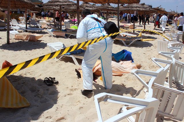 DEADLY ATTACK. A police officer inspects the area of an attack on a beach in the resort town of al-Sousse, a popular tourist destination 140 km south of Tunis, Tunisia, June 26, 2015. Photo from EPA/STR 