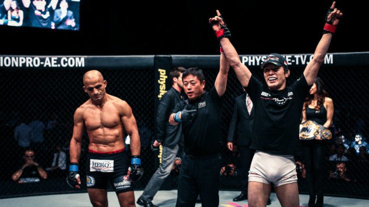 ONE FC: Aoki submits Shalorus to retain lightweight crown