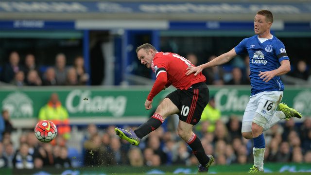 Rooney goal seals Manchester United win over somber Everton