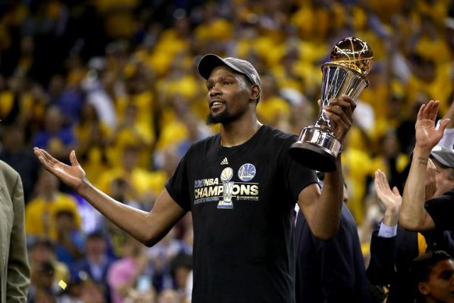 Kevin Durant to stay with Warriors but Jerry West joins Clippers