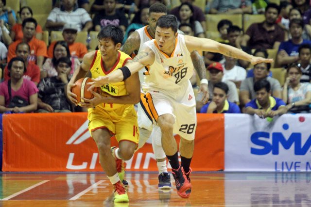 Meralco hangs on against gritty Star Hotshots