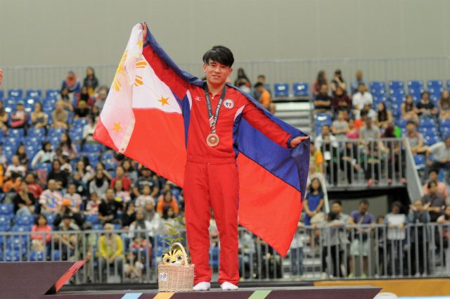 BRONZE. Reyland Capellan bags the bronze for vault. Photo by Adrian Portugal/Rappler 