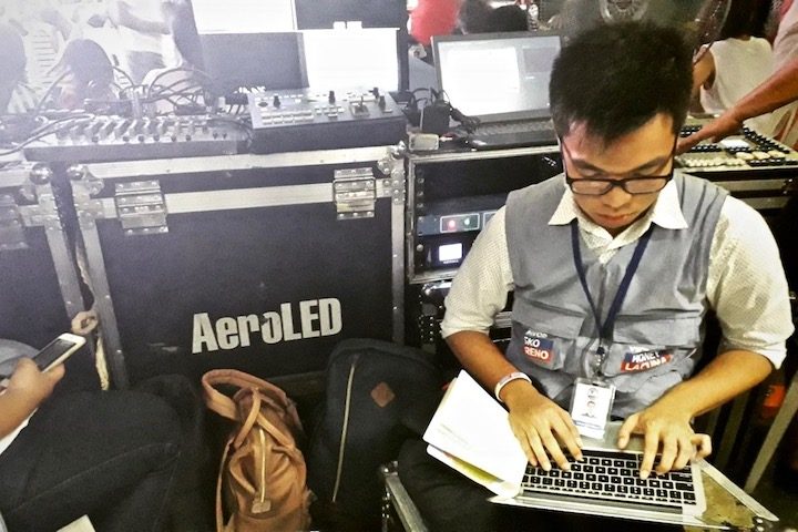 BEHIND THE SCENES. Julius Leonen manages Isko Moreno's social media pages and press releases during an event.   