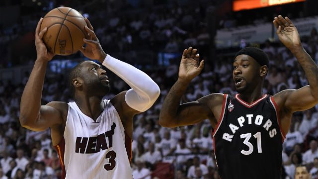 NBA: Wade powers Heat past Raptors in overtime