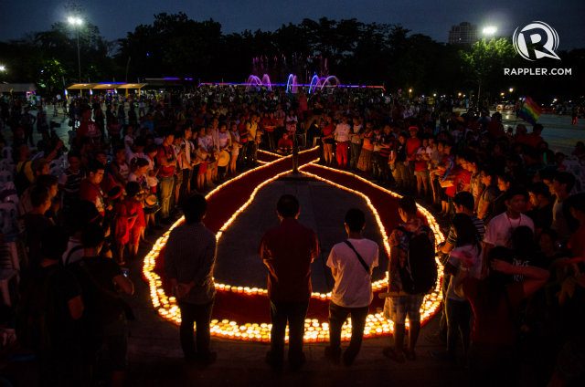 HIV/AIDS. Various LGBT groups light the 1,167 candles which represent the total number of AIDS victims in the Philippines from 1984 to March 2015. Photo by Mark Saludes/Rappler 