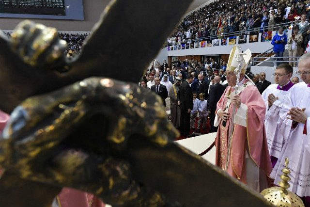 Paus Fransiskus di Maroko memperingatkan umat Katolik untuk mengubah agama orang lain