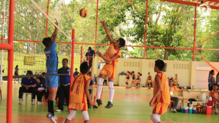 The elementary boys semifinals game between Western Visayas and Ilocos. Photo by Maan Tengco/Rappler