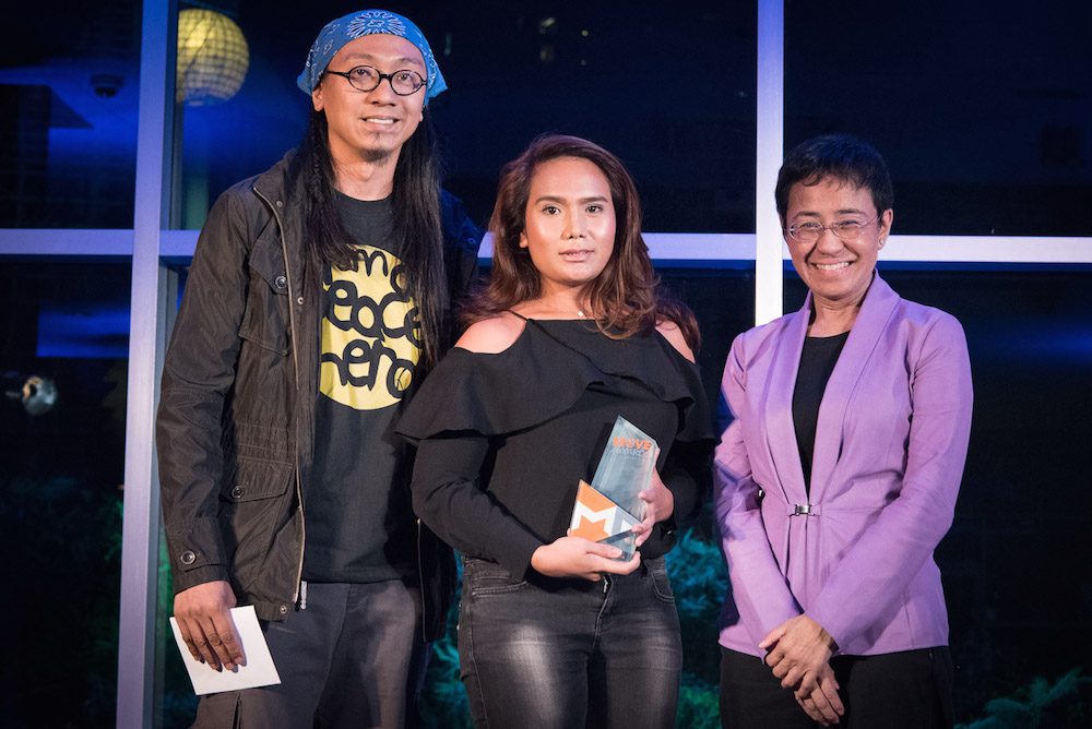BRINGING BACK FARMING. Artist and 2013 Do More Awards winner AG Saño and Maria Ressa with AGREA's founder, Cherrie Atilano  